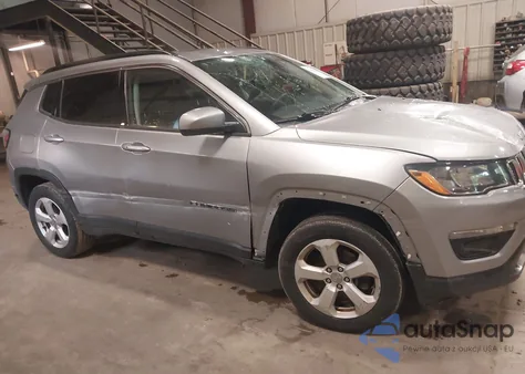 2019 Jeep Compass Latitude 4X4 из США, поврежденный, VIN 3C4NJDBBXKT600006